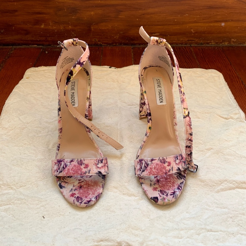 Steve Madden “Carson sandal” size 7. purple floral
